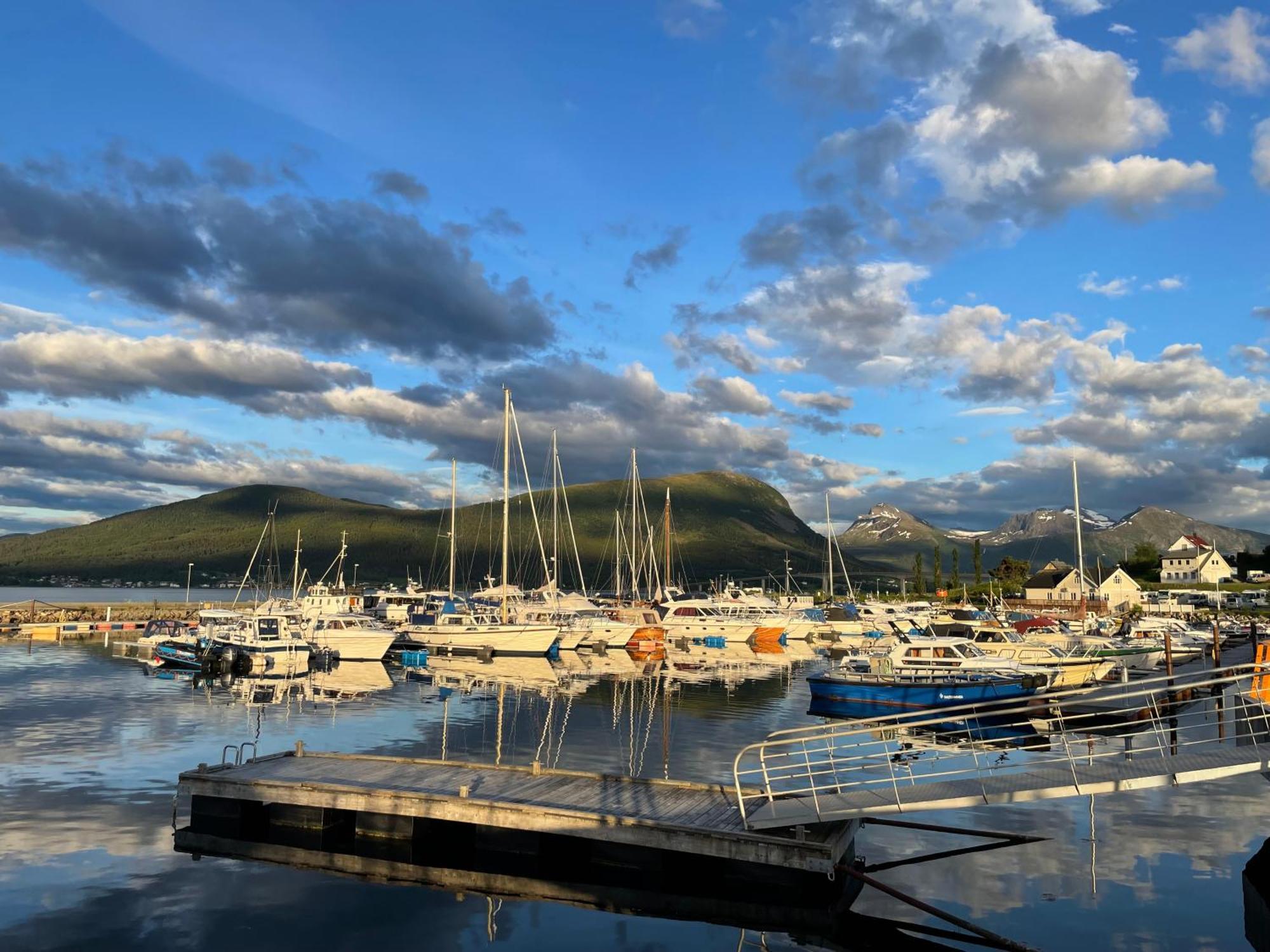 Beautiful Panoramic Apartment Vestnes